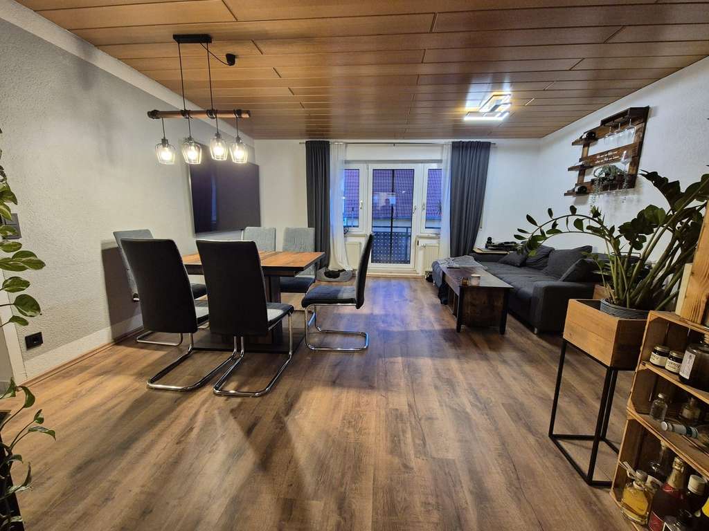 Immobilie in Essingen - Moderne 2,5-Zimmer-Wohnung mit Balkon, TG-Stellplatz und bester Lage - Bild 1