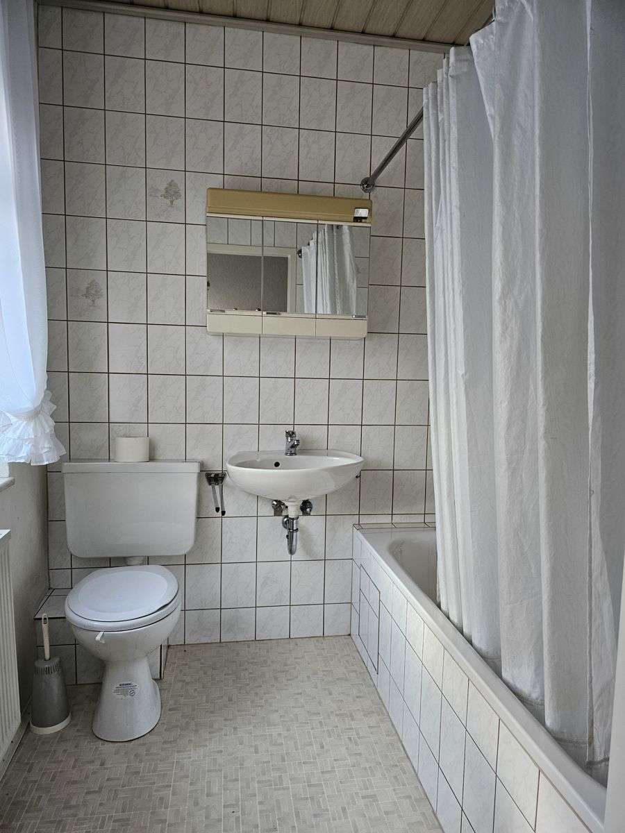 Immobilie in Birkenfeld - **Birkenfeld-Gräfenhausen**2-FH mit Scheune, großer Einfahrt, imposanter Außenanlage und Garten** - Bild 1