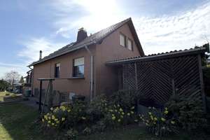 Freistehendes Einfamilienhaus mit Wintergarten und großem Grundstück - KEINE KÄUFERPROVISION ! – Die vollständige Adresse der Immobilie erhältst du vom Anbieter., 34225 Baunatal – Vorschaubild 2