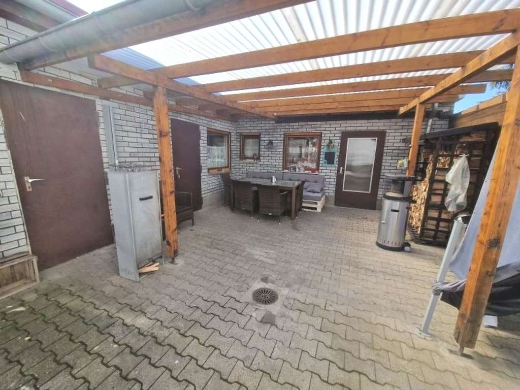 Immobilie in Großniedesheim - Großes 1–2 Familienhaus mit Garagen, Pool und herrlich großem Garten - Bild 2