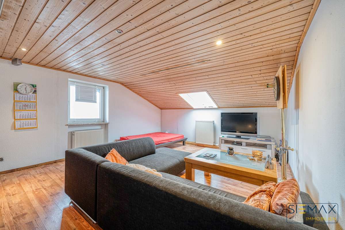 Immobilie in Essenbach - * BEZUGSFREI *
Grüner wohnen, smarter leben:
2 Einheiten mit ENERGIESPAR-GARANTIE! - Bild 2