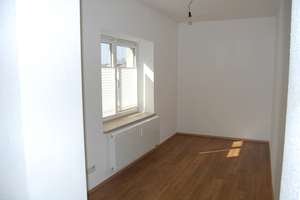 Schöne, gepflegte 2,5 Zimmer-Wohnung mit Balkon und Einbauküche in der Ingolstädter Altstadt – Oberer Graben 57, 85049 Mitte, Ingolstadt – Vorschaubild 4