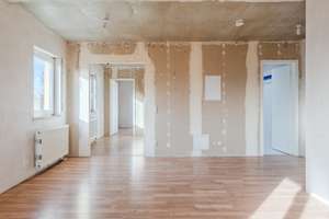 Nur wenige Schritte zum Müggelsee: Helle 2-Zimmer-Dachgeschosswohnung mit Loggia – bezugsfre – Die vollständige Adresse der Immobilie erhältst du vom Anbieter., 12587 Friedrichshagen, Berlin – Vorschaubild 7