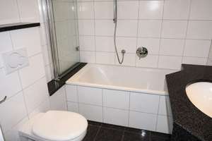 grosszügige und sehr helle Wohnung | Parkett | modernes Bad | Gäste WC | 2 x Balkon | Garage – Die vollständige Adresse der Immobilie erhältst du vom Anbieter., 40468 Unterrath, Düsseldorf – Vorschaubild 12