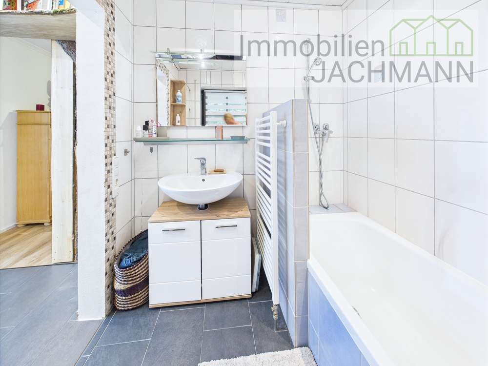 Immobilie in Schaufling - Wo Träume Wurzeln schlagen –  Anwesen in Alleinlage mit Wald und Streuobstwiese in Top-Zustand - Bild 3