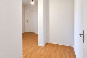 Sonnige 3-Raumwohnung mit Balkon + Tageslichtbad + Einbauküche als Option! – 39112 Sudenburg, Magdeburg – Vorschaubild 9