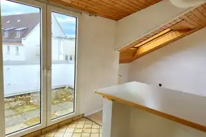NUR 5 MINUTEN BIS ZUR FUßGÄNGERZ ONE UND DENNOCH ABSOLUT RUHIG GELEGEN! 2-Zimmer Altbauwohnung – Wiesbaden – Vorschaubild 4