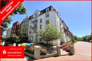 Altbauwohnung mit 3 Zimmern und zwei Balkonen nahe der Lübecker Innenstadt