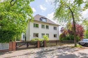 Mehrgenerationen-Traum: 3-Parteien Mehrfamilienhaus in Lichterfelde mit viel Entwicklungspotenzial – Die vollständige Adresse der Immobilie erhältst du vom Anbieter., 14167 Lichterfelde, Berlin – Vorschaubild 1