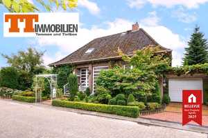 TT bietet an: Charmantes 6-Zimmer-Einfamilienhaus mit traumhaftem Garten und Garage in ruhiger – Wilhelmshaven – Vorschaubild 1