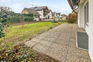 “Zweifamilienhaus mit Garten und Doppelgarage – Vielseitig nutzbar in ruhiger Lage” – Emmendingen (Kreis) – Vorschaubild 3