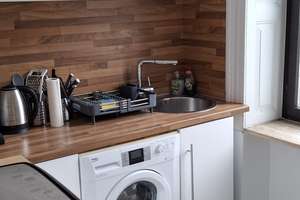 Moderne, voll möblierte 1,5-Zimmer-Wohnung in zentraler Lage/Fully furnished 1.5-room apartment in c – Bahnhofstraße 18, 65185 Mitte, Wiesbaden – Vorschaubild 2