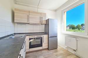 Chice Balkonwohnung mit Einbauküche im beliebten 2. OG, auf Wunsch mit Stellplatz – Maxim-Gorki-Straße 1, 9599 Freiberg – Vorschaubild 3