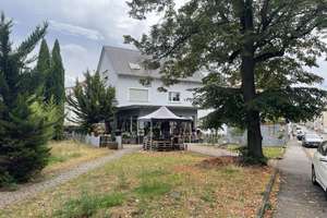 Neuwertiges 5 Familienhaus mit Ladenlokal