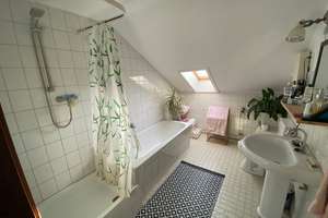 Schöne Dachgeschosswohnung Nähe Innenhafen mit Parkett. – Schlegtendalstraße 5, 47058 Duissern, Duisburg – Vorschaubild 7