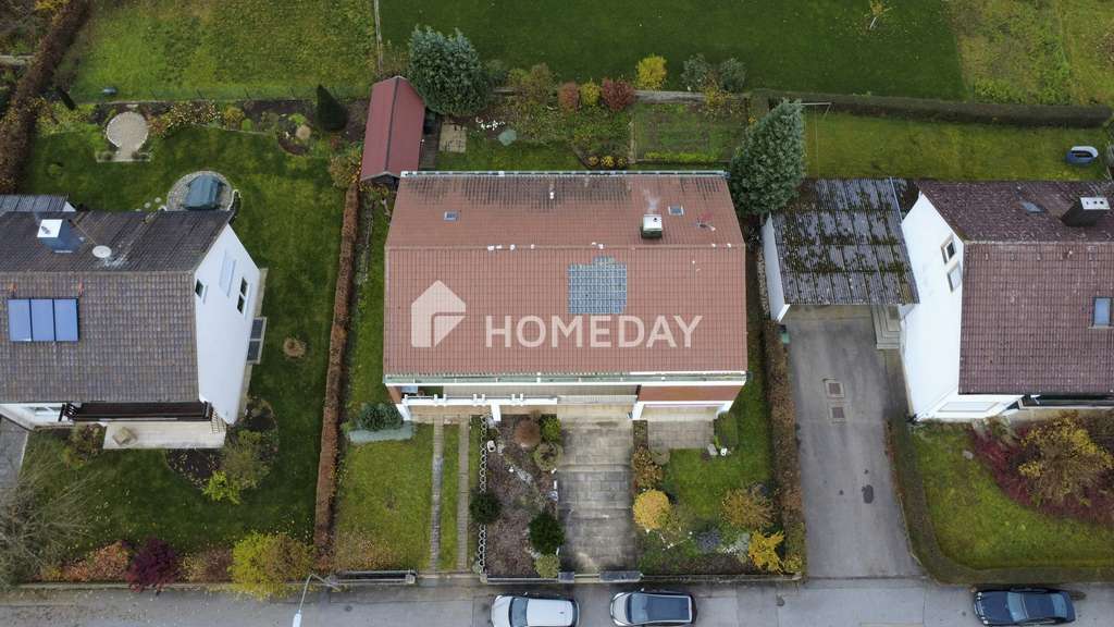 Immobilie in Beratzhausen - Charmantes Einfamilienhaus in ruhiger Lage mit Kamin, Loggia und gepflegtem Garten
 - Bild 1