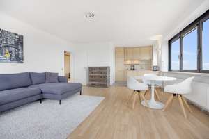 Skylineblick aus der 21. Etage, urbanes Living über den Dächern Hamburgs – Die vollständige Adresse der Immobilie erhältst du vom Anbieter., 22083 Barmbek-Süd, Hamburg – Vorschaubild 7