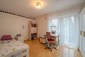 Grundsolides Mehrfamilienhaus in Oberkirch: 4 Wohneinheiten, großer Garten, 3 Balkone, 2 Garagen – Die vollständige Adresse der Immobilie erhältst du vom Anbieter., 77704 Oberkirch – Vorschaubild 11