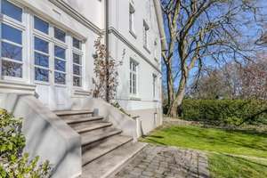 FAMILIEN(T)RAUM ZUM WOHLFÜHLEN-Charmante Altbau-Villa mit dem gewissen Flair in idyllischer Umgebung – Die vollständige Adresse der Immobilie erhältst du vom Anbieter., 22607 Groß Flottbek, Hamburg – Vorschaubild 3