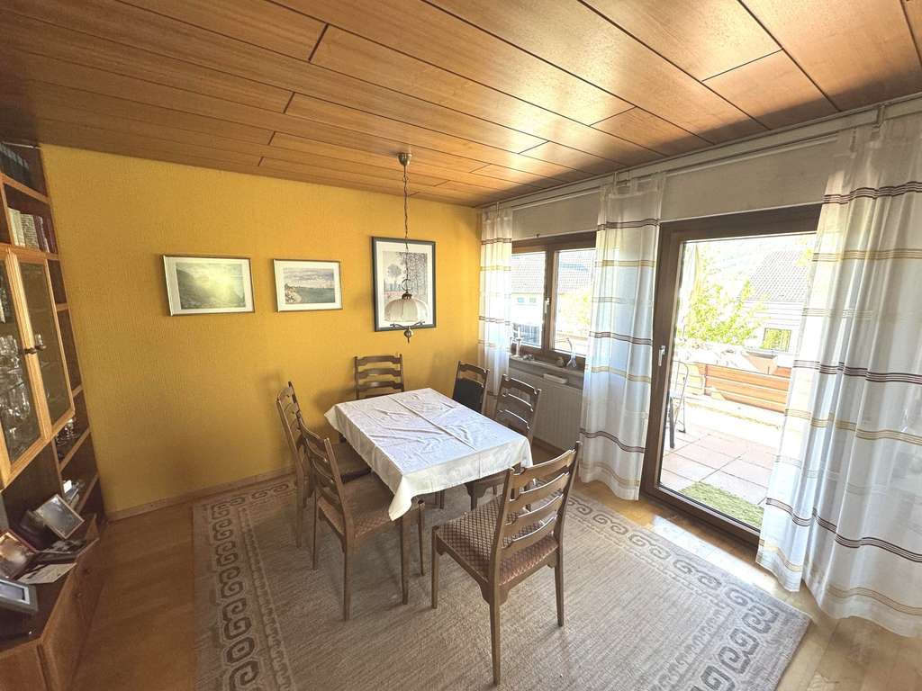 Immobilie in Neuffen - Einfamilienhaus mit Einliegerwohnung in begehrter Aussichtslage  - Bild 3
