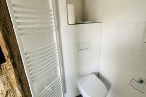 Erstbezug nach Renovierung: DG-Wohnung mit ruhigem Innenhof mit 2 SCHLAFZIMMERN FÜR "MAX. 3 PERS." – Luisenstraße 17, 65185 Mitte, Wiesbaden – Vorschaubild 12