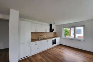 Moderne 2-Zimmer-Wohnung mit EBK, Terrasse und Garage in Bernstadt