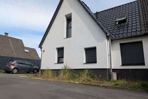 Doppelhaushälfte mit  Winterterrasse und Garten