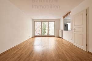 Bezugsfrei in Friedrichshain: ruhige 3-Zimmer-Wohnung mit Balkon und Aufzug nahe Volkspark – Straßmannstraße 6, 10249 Friedrichshain, Berlin – Vorschaubild 2
