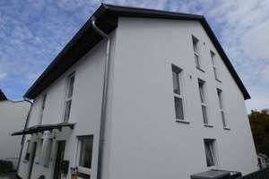 neuwertige DHH mit Einliegerwohnung und Garten – Die vollständige Adresse der Immobilie erhältst du vom Anbieter., 74081 Klingenberg, Heilbronn – Vorschaubild 1