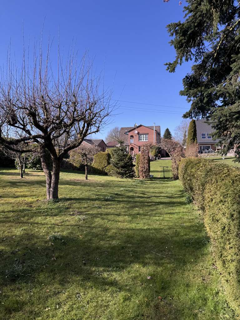 Immobilie in Holzdorf - Einfamilienhaus auf großem Grundstück mit Modernisierungsbedarf - Bild 0