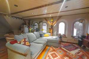 3-Zimmer-Maisonettewohnung mit Dachbalken, Laminat, Dielen, Tageslichtbad mit Badewanne