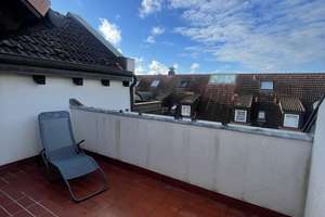 Helle Leerwohnung mit großem Balkon