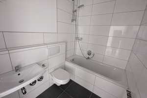 3-Zimmer-Wohnung mit Blick über Stuttgart, 80 qm – Hohenzollern Straße 9, 70178 Stuttgart – Vorschaubild 4