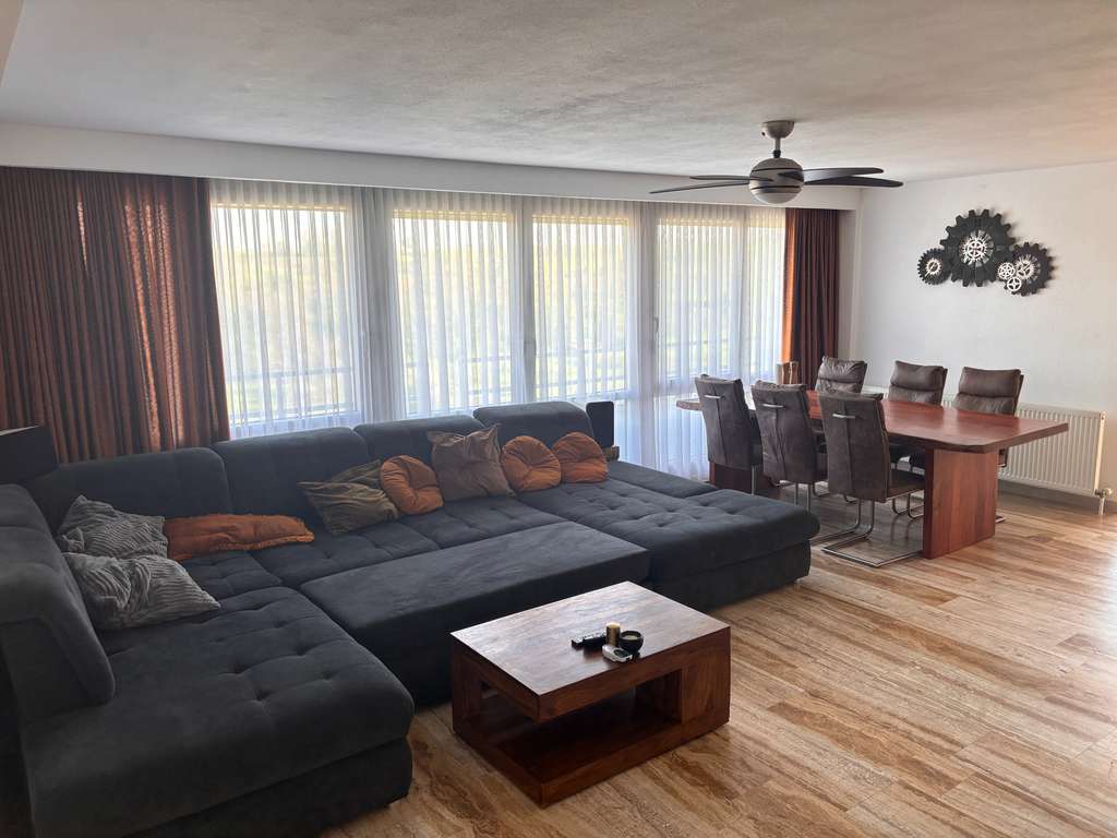 Immobilie in Benningen am Neckar - Riesige Penthousewohnung mit Panoramablick mit Teilungspotenzial in 2 kleinere Wohnungen - Bild 3