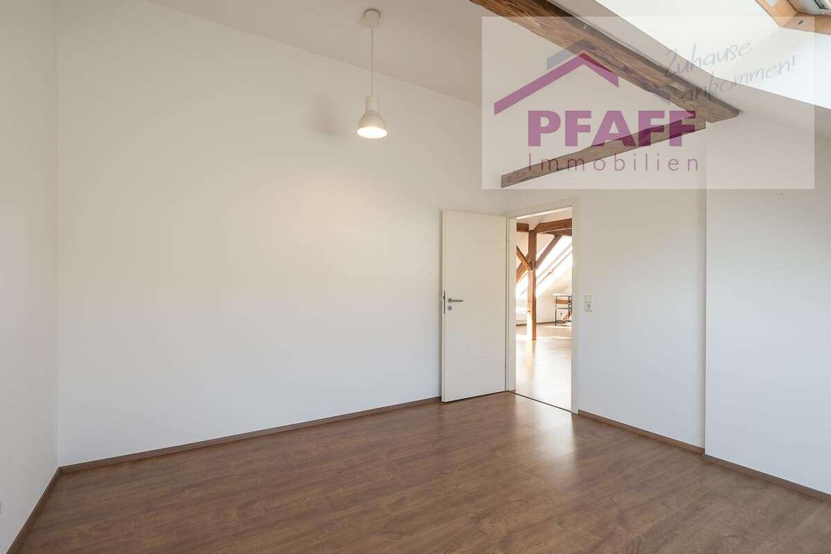 Immobilie in Gailingen am Hochrhein - Zuhause ankommen in Gailingen! Geteiltes Zweifamilienhaus mit schönem Garten + vielen Möglichkeiten - Bild 4