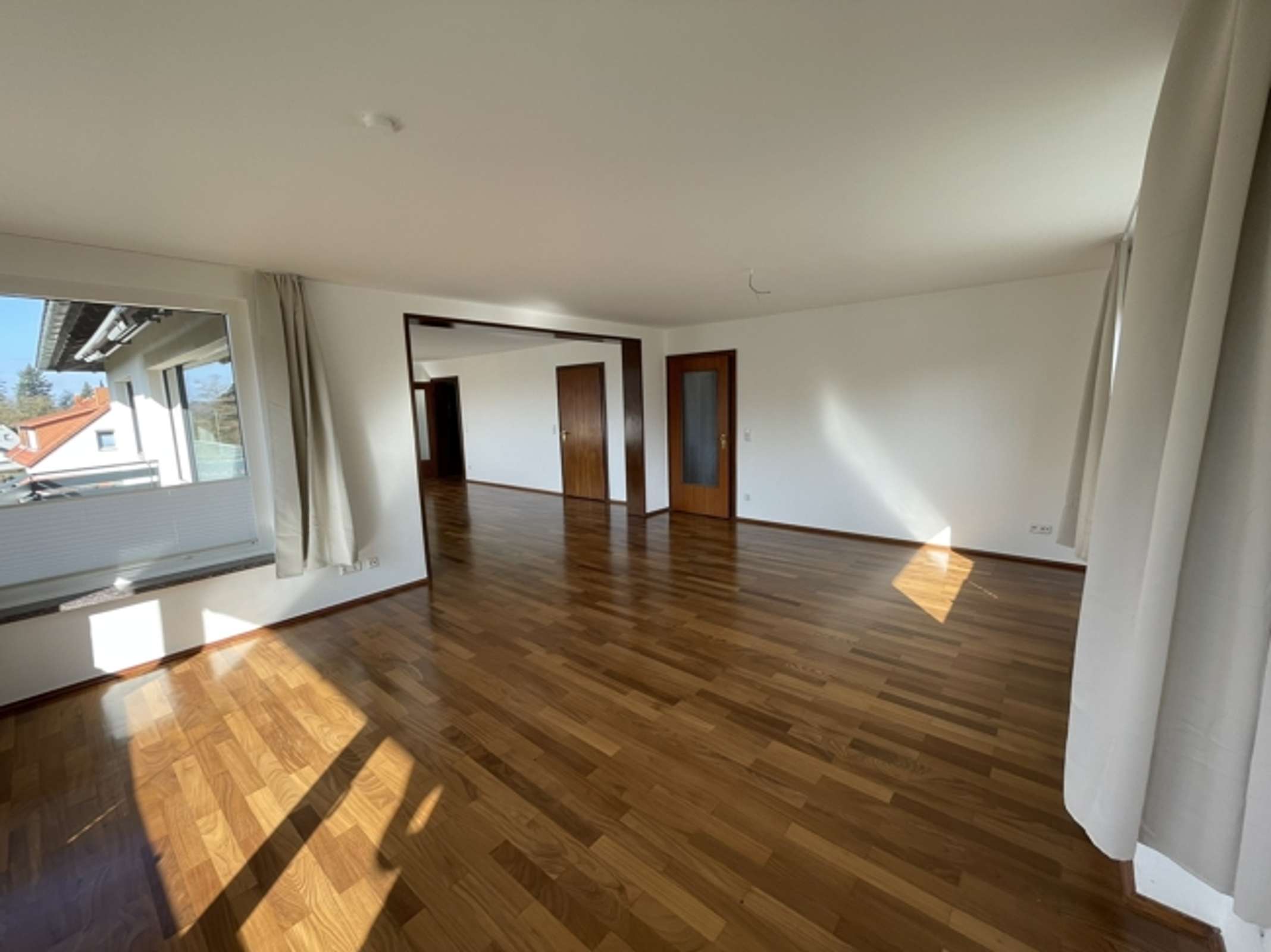 Repräsentatives Zweifamilienhaus mit großem Grundstück in begehrter Lage von Bovenden