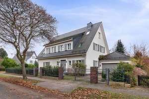 Wunderschönes, saniertes Einfamilienhaus 
in ruhiger und idyllischer Dahlem-Lage – Die vollständige Adresse der Immobilie erhältst du vom Anbieter., 14195 Dahlem, Berlin – Vorschaubild 1