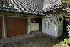 Wohnen mit Charakter: Charmantes Einfamilienhaus mit großem Garten & Kamin