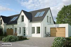 Doppelhaushälfte nebst Garten und Garage
