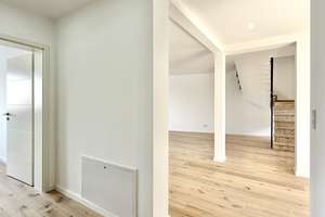 Erstbezug: Fantastische Maisonette-Wohnung der Superlative am Naturschutzgebiet - Energieeffizienz A – Gänsestraße 49, 40593 Urdenbach, Düsseldorf – Vorschaubild 2