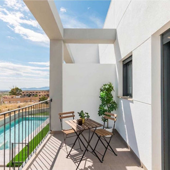 Renovierte 3-Schlafzimmer-Wohnung mit Terrasse, privatem Solarium und Pool gegenüber dem Leana Spa, 