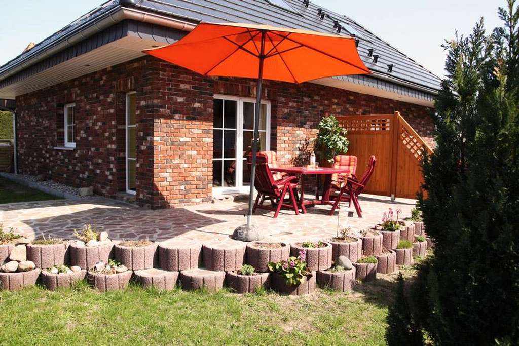 Immobilie in Zempin - Renditestarkes Ferienhaus auf Usedom mit Einliegerwohnung - 49.800 € Einnahmen - provisionsfrei - Bild 1