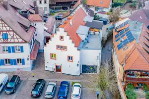 Historisches Mehrfamilienhaus mit Charme und Rendite: 5 Wohneinheiten in kernsaniertem Kulturdenkmal – Emmendingen (Kreis) – Vorschaubild 2