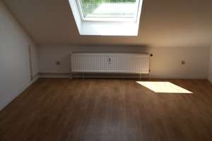 Geschmackvolle Wohnung mit drei Zimmern sowie Loggia und Einbauküche in Lübeck – Rigastraße 9, 23560 Sankt Jürgen, Lübeck – Vorschaubild 10