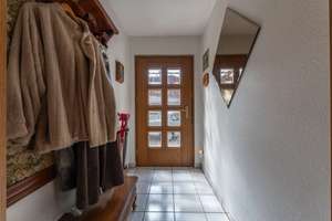 Gepflegtes Einfamilienhaus in München-Lochhausen – Die vollständige Adresse der Immobilie erhältst du vom Anbieter., 81249 Lochhausen, München – Vorschaubild 2