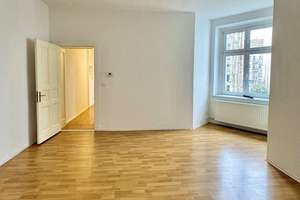 Helle Altbauwohnung mit Potenzial zur Zweizimmerwohnung in gefragter Friedrichshainer Kiezlage