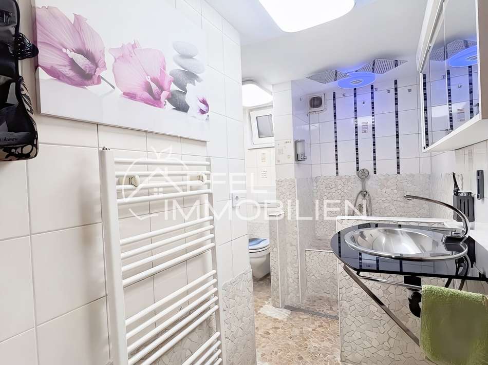 Badezimmer + WC.
