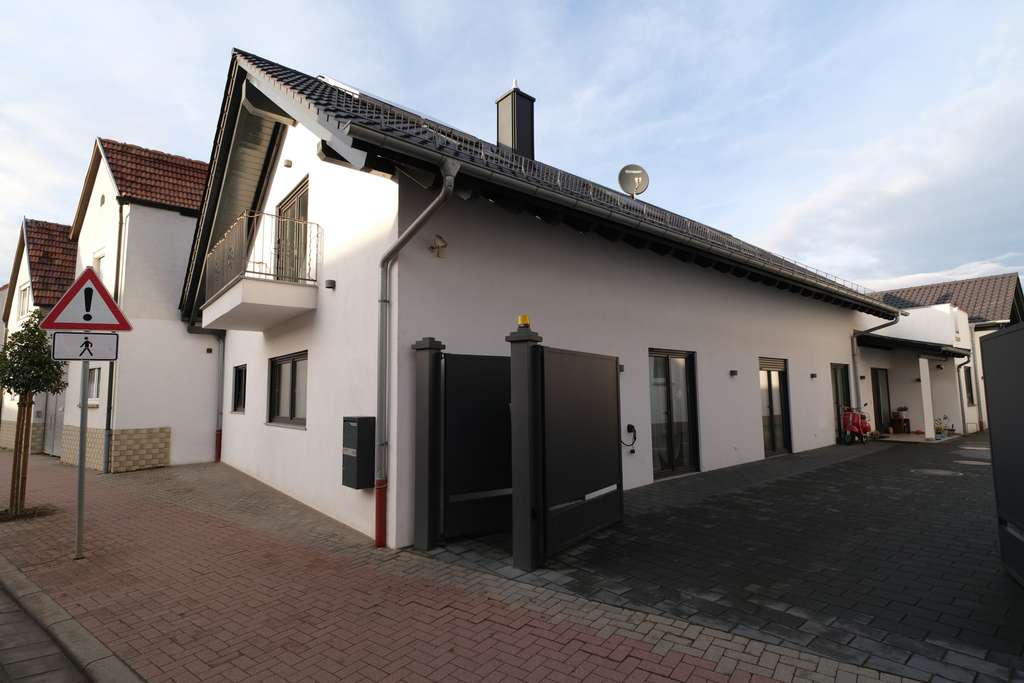 Immobilie in Dannstadt-Schauernheim - Exklusives Einfamilienhaus in Dannstadt-Schauernheim – auch als Zweifamilienhaus nutzbar - Bild 0