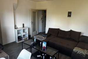 Sofort verfügbare Kapitalanlage: Renoviertes Apartment mit Balkon und Garage