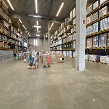 Direkt an der A3, ca. 5.350 m² Lager-/ und Produktionsfläche zu vermieten
